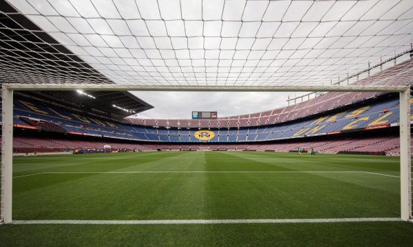 Barcelonës mund të mos i lejohet pritja e Napolit në Camp Nou