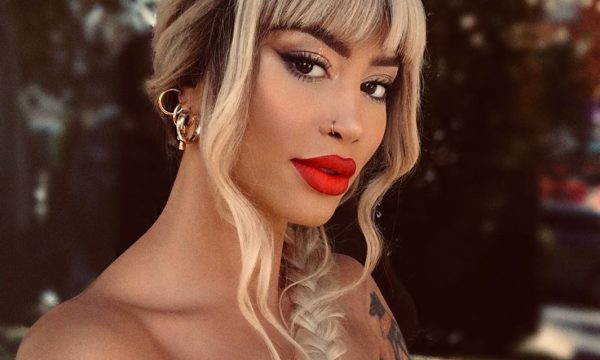 Dafina Zeqiri shkëlqen edhe pa grim, ja si duket
