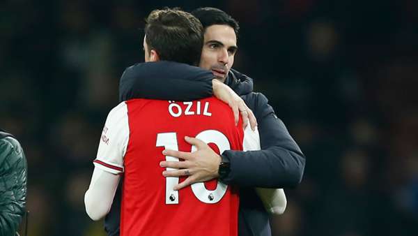 Arteta pyetet përsëri pse Ozil po mungon në ndeshjet e Arsenalit