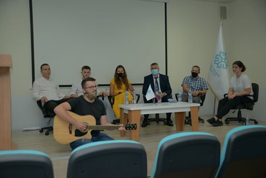 Organizata “HopeLipjan” shënon Ditën Ndërkombëtare të rinisë me konferencën “Rinia Kosovare në Ditën e Rinisë”