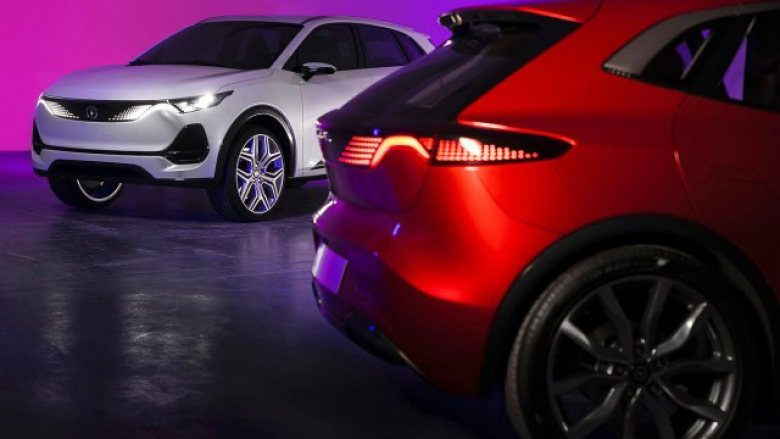 Polonia po zgjohet: Dy makina elektrike moderne po mbërrijnë