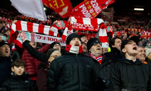 Tifozët do të kthehen në stadiume në Angli në shtator, por s’lejohen të këndojnë