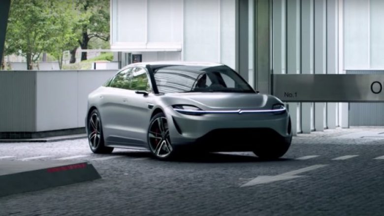 Sony po teston një makinë elektrike në rrugë