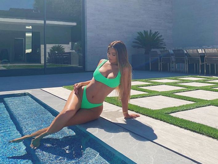 Modelja e famshme, Kylie Jenner duket në formë të shkëlqyer
