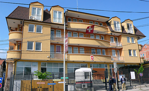 Policia jep detaje për gruan që u arrestua para Ambasadës së Zvicrës në Prishtinë