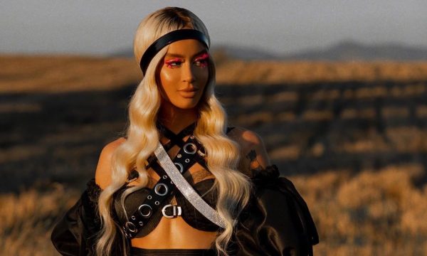 Dafina Zeqirit ia rrahin të pasmet teksa bën twerk