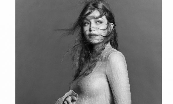 Supermodelja Gigi Hadid në fotosesion mahnitës me barkun e rrumbullakosur