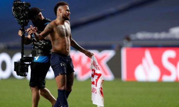 Neymar rrezikon të pezullohet për finalen e Ligës së Kampionëve, e shkëmbeu fanellën me kundërshtarin