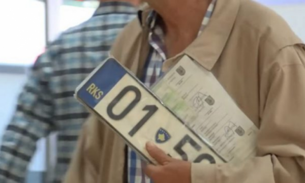 1 mijë e 476 serbë i konvertuan targat nga ato ilegale në RKS