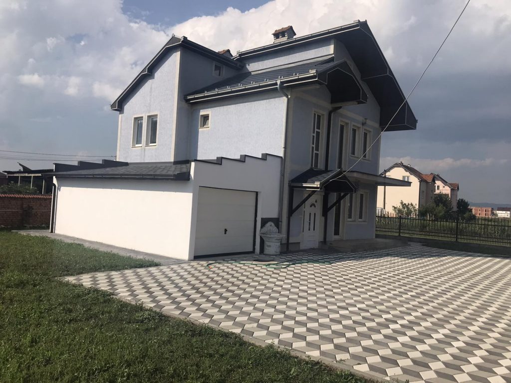 Shpallje / Shitet shtëpia në Lipjan mbi 5 ari truall (FOTO)