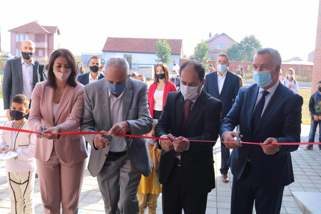 Përurohet shkolla fillore në fshatin Rubovc