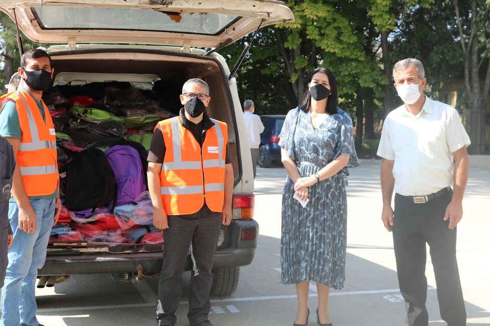 Po Vazhdon shpërndaja e çantave shkollore në Komunën e Lipjanit