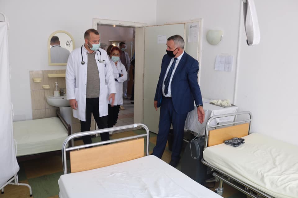Ahmeti viziton QMF “Vehbi Shamolli” në Shalë, “Jam i kënaqur me punën dhe angazhimin e stafit gjatë kohës së pandemisë”