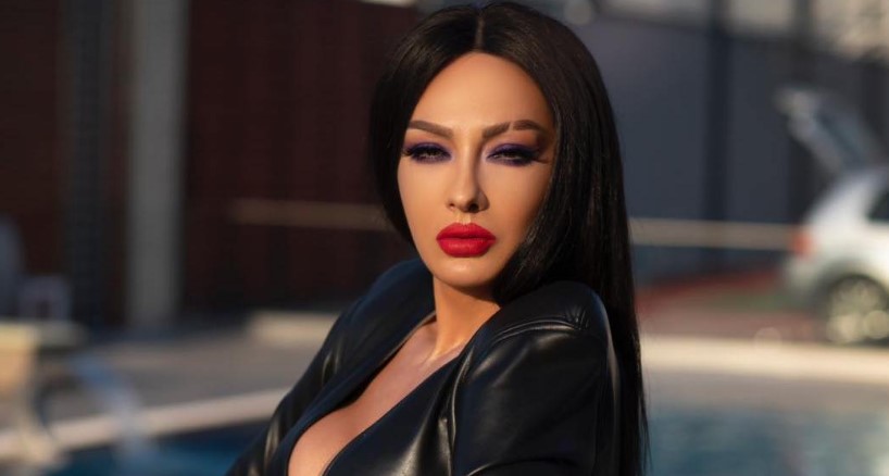 Adelina Ismaili shkëlqen në veshje kombëtare