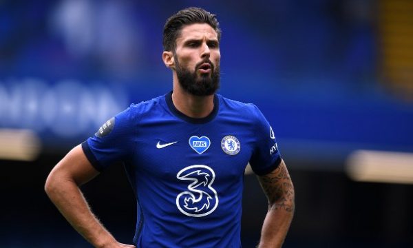 Giroud “i befasuar” me lajmet se ai do të kalojë në Juventus