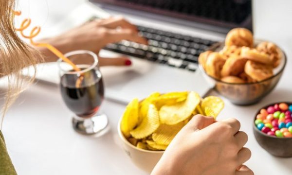 A jeni të varur ndaj ushqimit, simptomat dhe si ta trajtoni