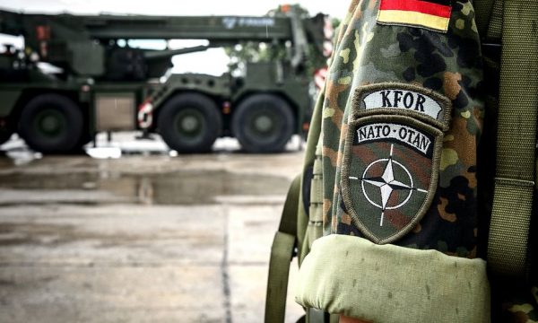 KFOR-i amerikan e vëzhgon situatën nga lartë