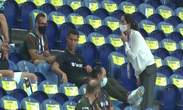 Pamje: Ronaldo qortohet pse nuk mbajti maskë