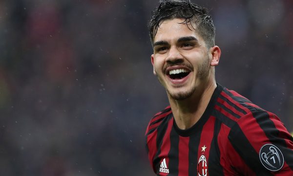 Milan shet Andre Silvan në Eintracht Frankfurt, pritet ta kthen Rebic