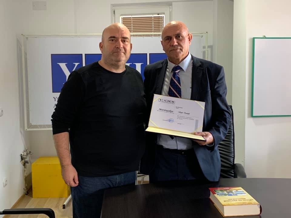 YAHR ndan mirënjohje Sefer Tashollit për punën e tij në shkrimin e monografisë për Komunën e Lipjanit