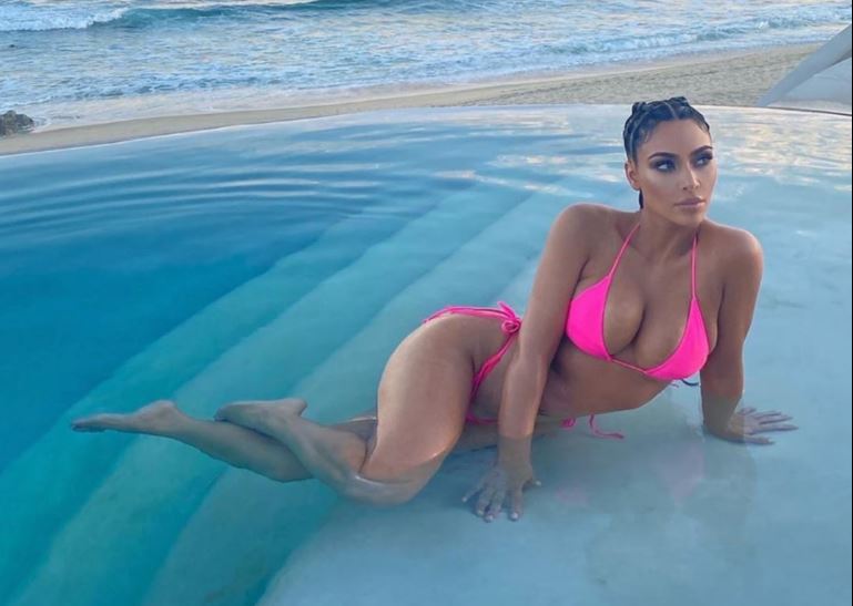 Kim Kardashian sot feston ditëlindjen, mbetet një nga “loqkat” më të preferuara në botë