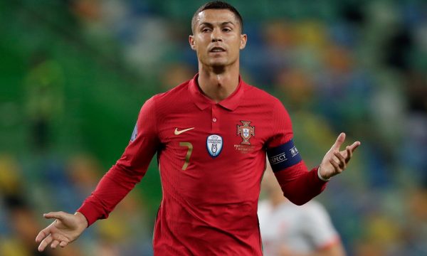 S’pranoi izolimin, CR7 injoroi Juven dhe fluturoi drejt Porugalisë