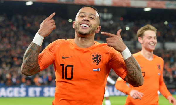 Koeman ende e dëshiron Depayn në Barcelonë