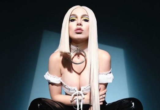 Pas suksesit me albumin debutues, Ava Max bëhet pjesë e revistës së njohur