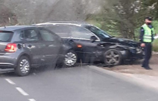 Përplasen dy vetura në Zabel të Ulët, krijohen kolona në rrugën Drenas – Komoran