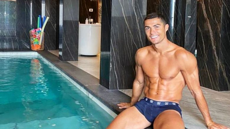 Pishina luksoze e sauna, Cristiano Ronaldo shijon vetizolimin ndërsa u infektua me COVID-19