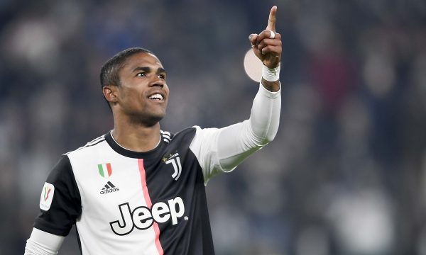 Douglas Costa i përgjigjet Manchester Unitedit