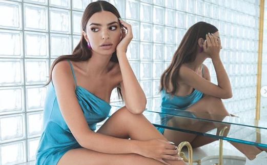 Emily Ratajkowski zhvishet komplet dhe zbulon që është shtatzënë për herë të parë!