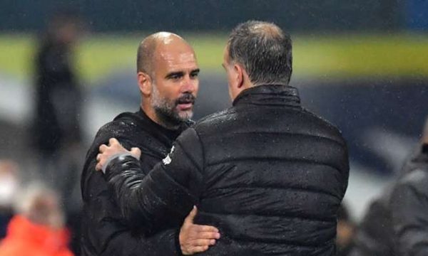 “Mbase ai është më i mençur se unë” – Guardiola s’gjen përgjigje për pyetjen e Bielsas
