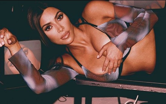 Kim Kardashian thotë se po studion deri në orët e vona për të mësuar për provimet e juridikut