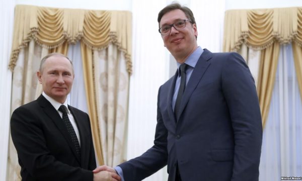 Serbët në hall, mundohen ta arsyetojnë anulimin e vizitës së Putinit në Beograd