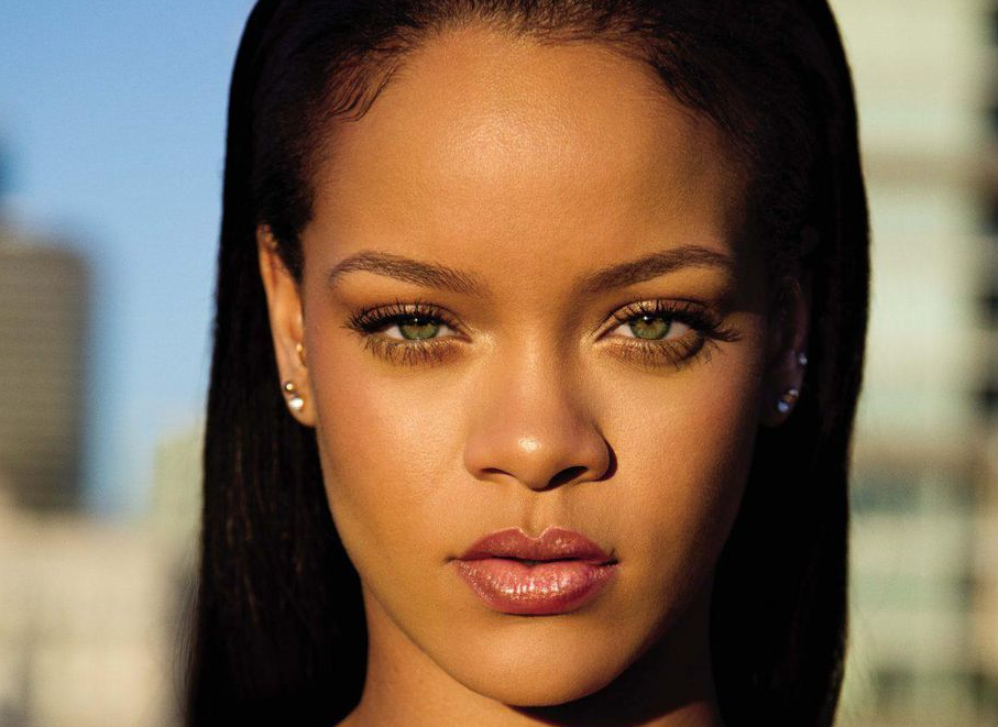 Rihanna e guximshme, prapë veshet spic