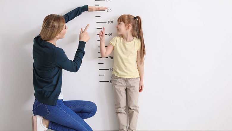 Sa do të jetë i gjatë fëmija juaj? Çfarë duhet të dini për rritën e tyre