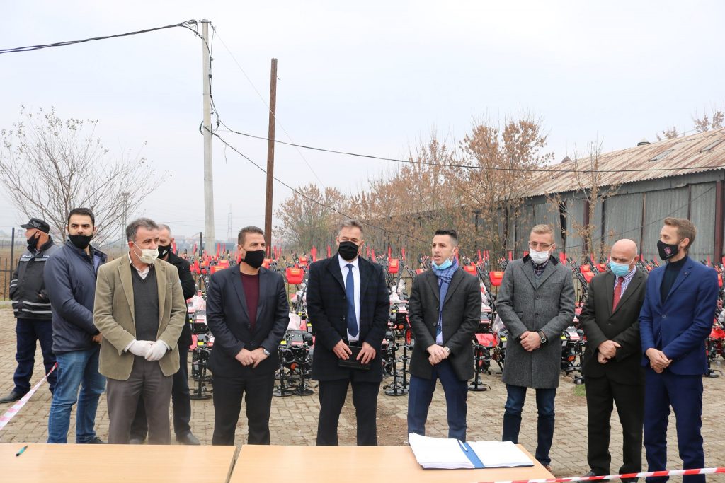 Edhe 76 motokultivatorë për fermerët lipjanas
