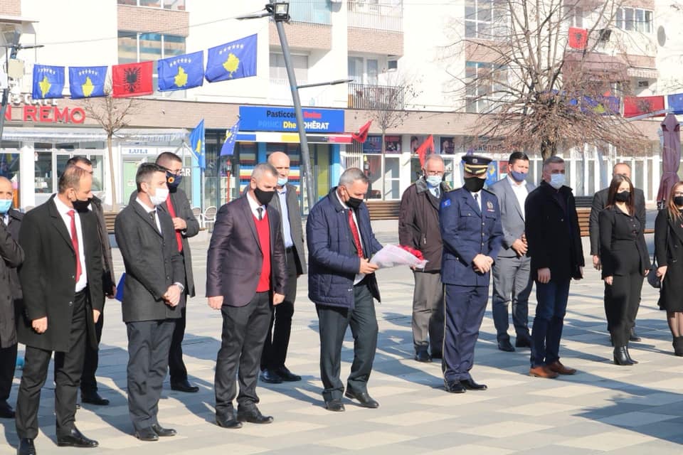 Kryetari Imri Ahmeti bën homazhe për nder të festave të nëntorit