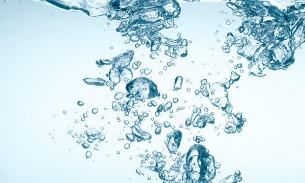 Uji i gazuar: I mirë apo i dëmshëm?