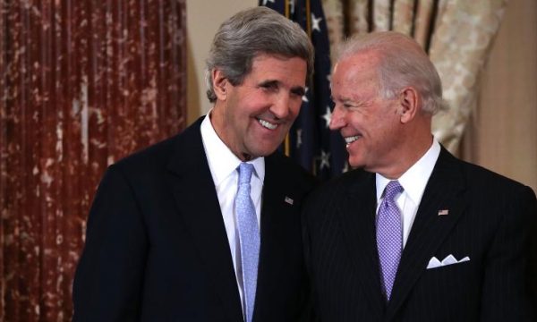 Bideni emëron ish-sekretarin John Kerry si të dërguar të ShBA-së për klimën