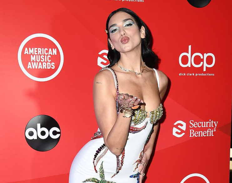 Dukja e Dua Lipës mbrëmë në “Music Awards 2020”