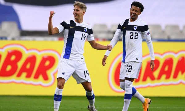 Finlanda e mund kampionin e Botës midis Parisit