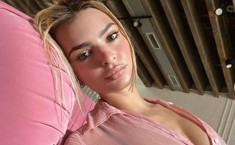 Emily Ratajkowski hap arkivat, ndan imazhin nga fëmijëria