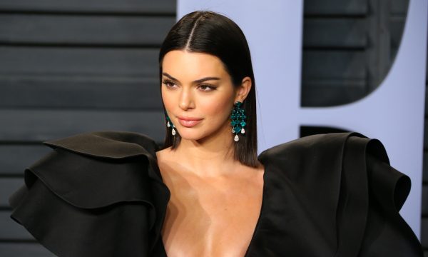 Kendall Jenner publikon foto nga banjo