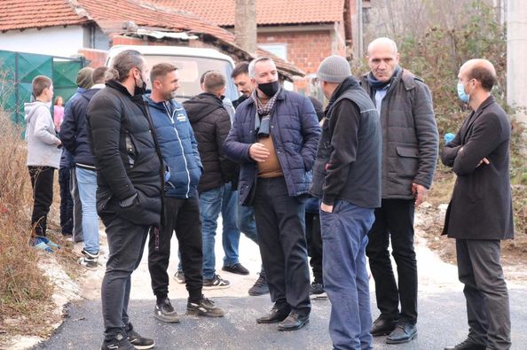 Vazhdon asfaltimi i rrugicave në fshatin Shalë të Komunës së Lipjanit
