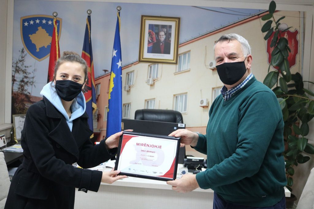 Kryetari Imri Ahmeti merr mirënjohje nga KALLXO.com