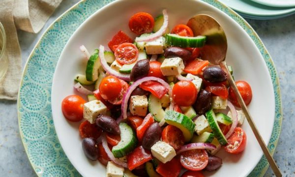 Dieta e thjeshtë që ndihmon tretjen dhe lufton problemet me zorrën e trashë