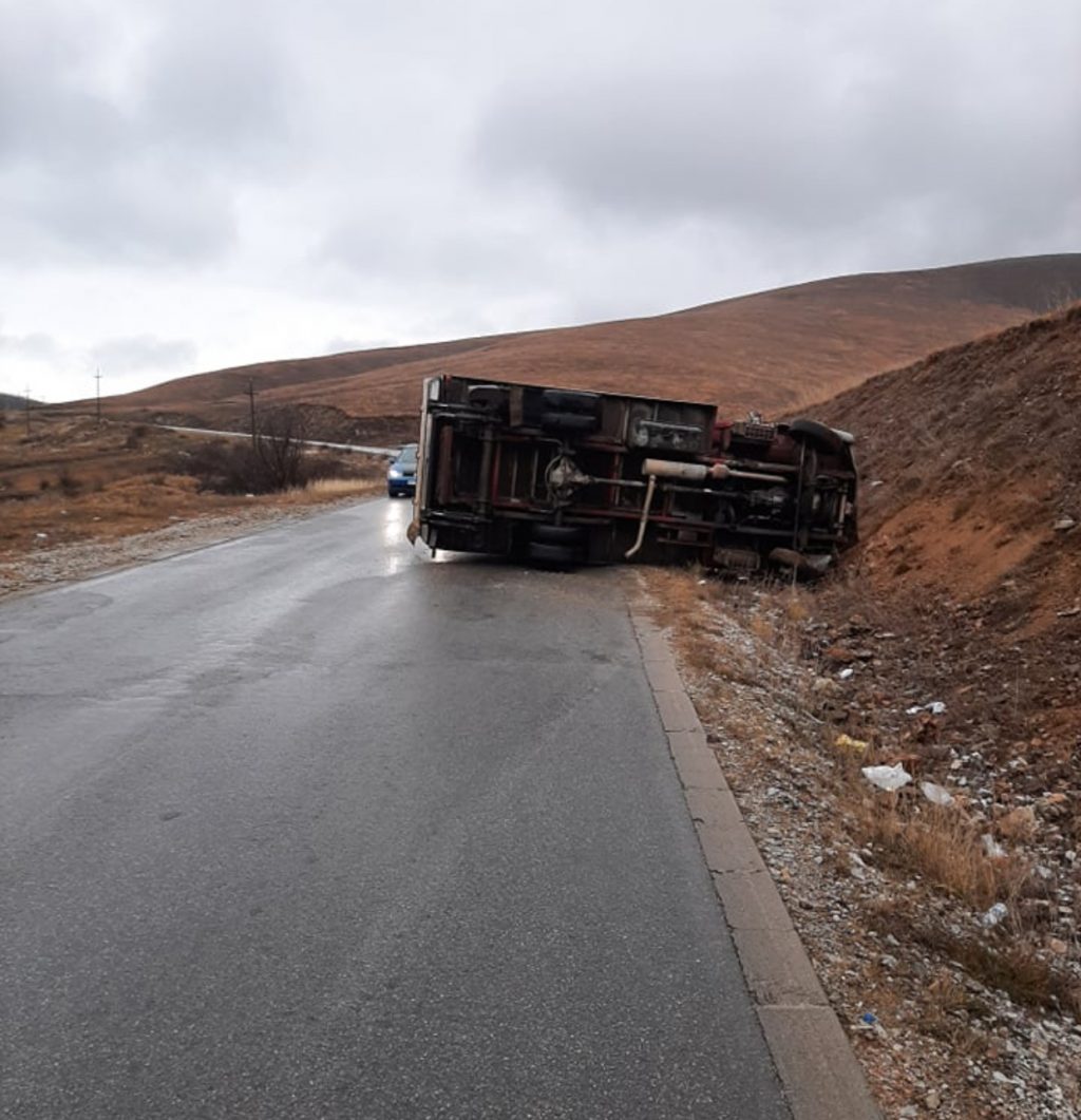 Rrokulliset një kamionet në Leletiq të Lipjanit