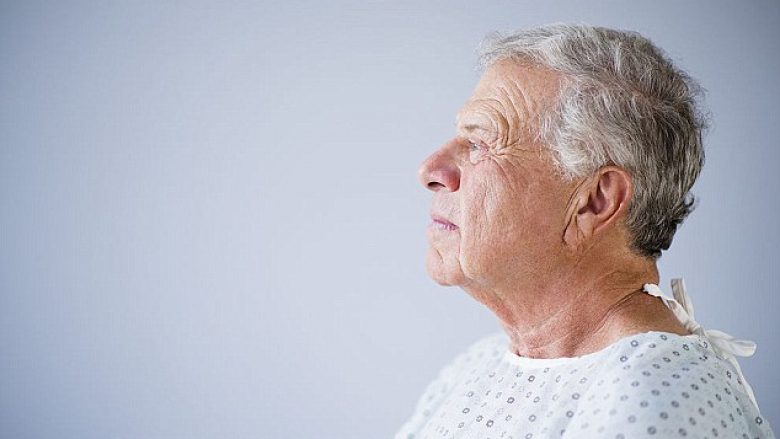 Njerëzit po jetojnë deri në 10 vite më gjatë se më parë, por po vuajnë më gjatë nga sëmundjet e pleqërisë